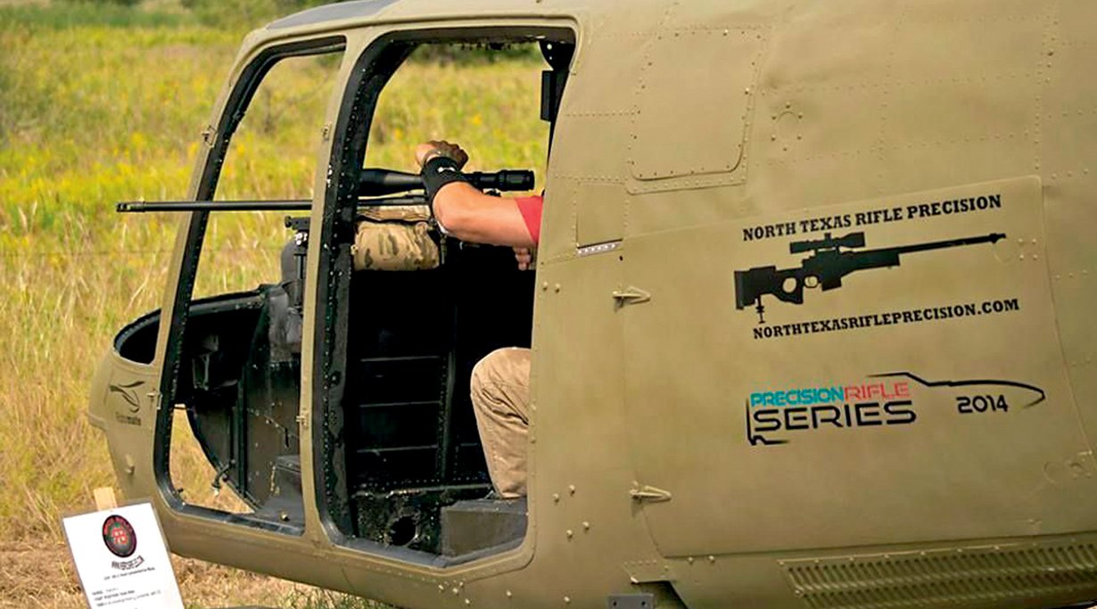 Im Parcour ist auch ein Hubschrauber aufgebaut.