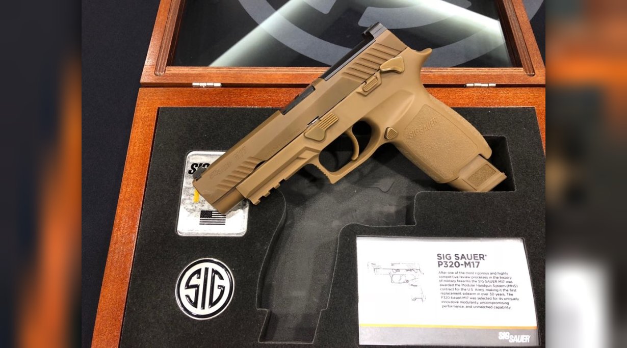 SIG Sauer M17-Commemorative in der zugehörigen Box