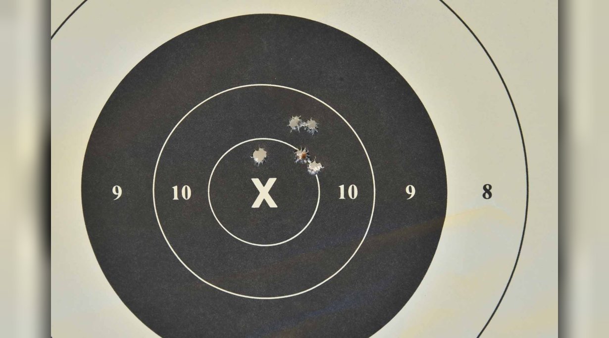 Zielscheibe zeigt präzises Schussbild der SIG Sauer M400 TREAD auf 100 yards (91,4 m)