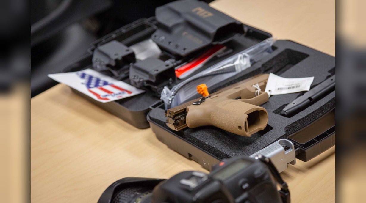 SIG Sauer P320-M17 Pistole in der Box