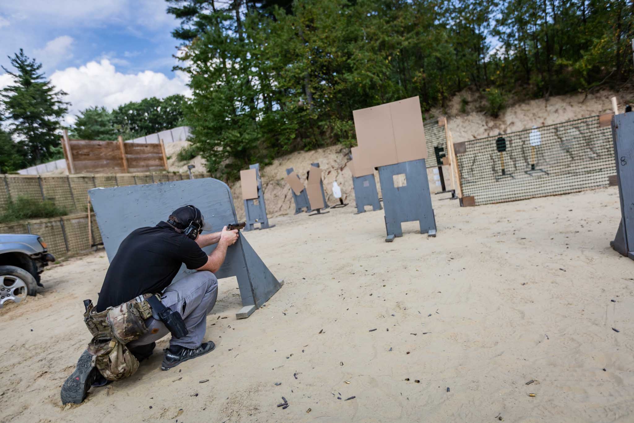 sig-sauer: SIG Sauer Academy: P320-M17 Polymerpistole in Zivilausführung und M400 TREAD AR-15 Halbautomat