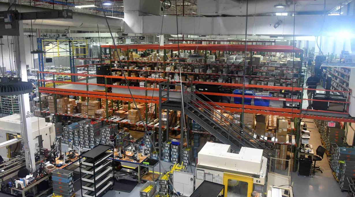 Blick in das Warenlager der SIG Sauer USA Fertigungsstätte in New Hampshire, United States.