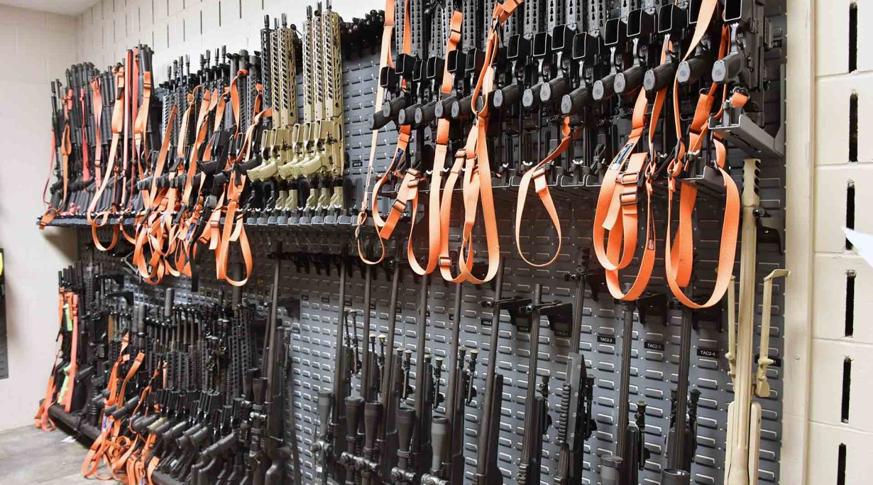 SIG Sauer Waffen in der Waffenkammer der SIG Sauer Academy