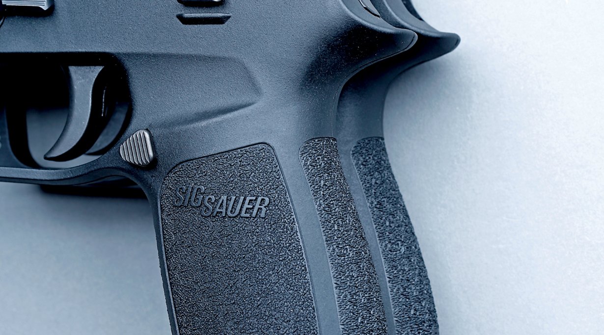 Griffstücke von Pistolen