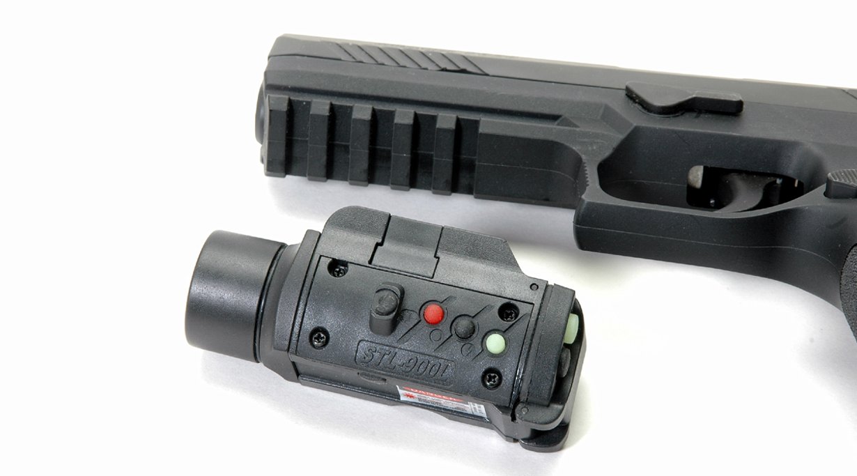 Pistole mit Anbauteil