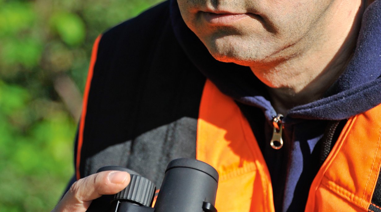 8x42er Mittelklasse Ferngläser von DOCTER, LEICA, MINOX und ZEISS