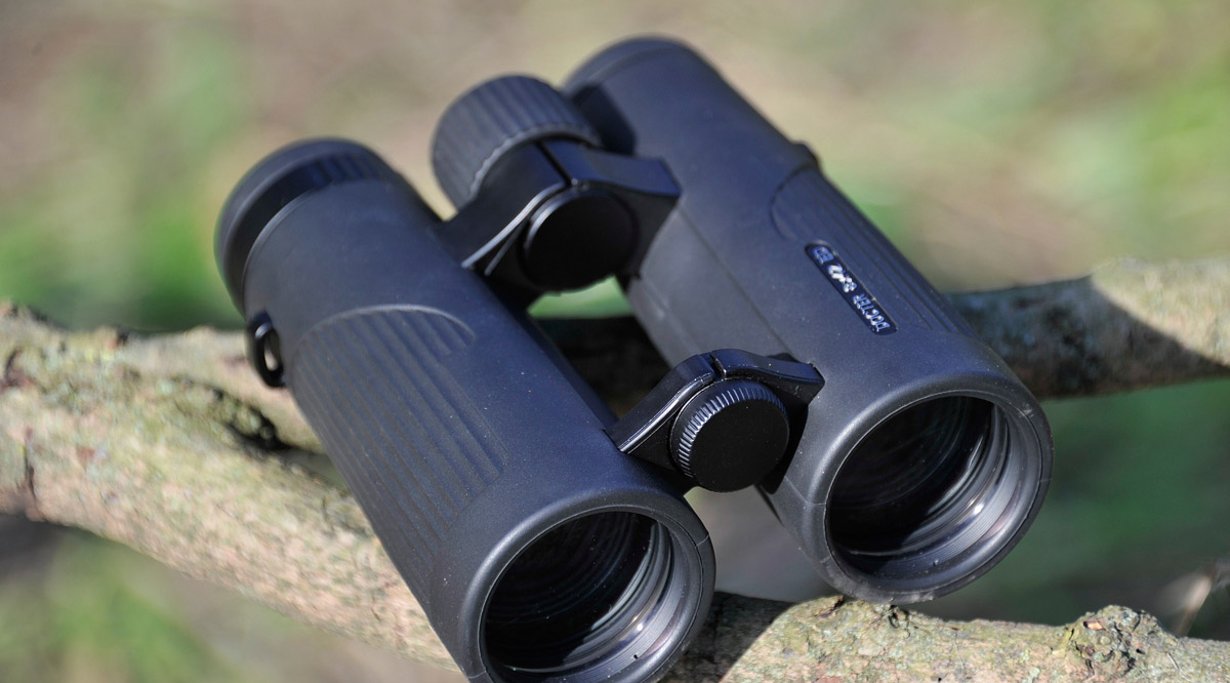 8x42er Mittelklasse Ferngläser von DOCTER, LEICA, MINOX und ZEISS