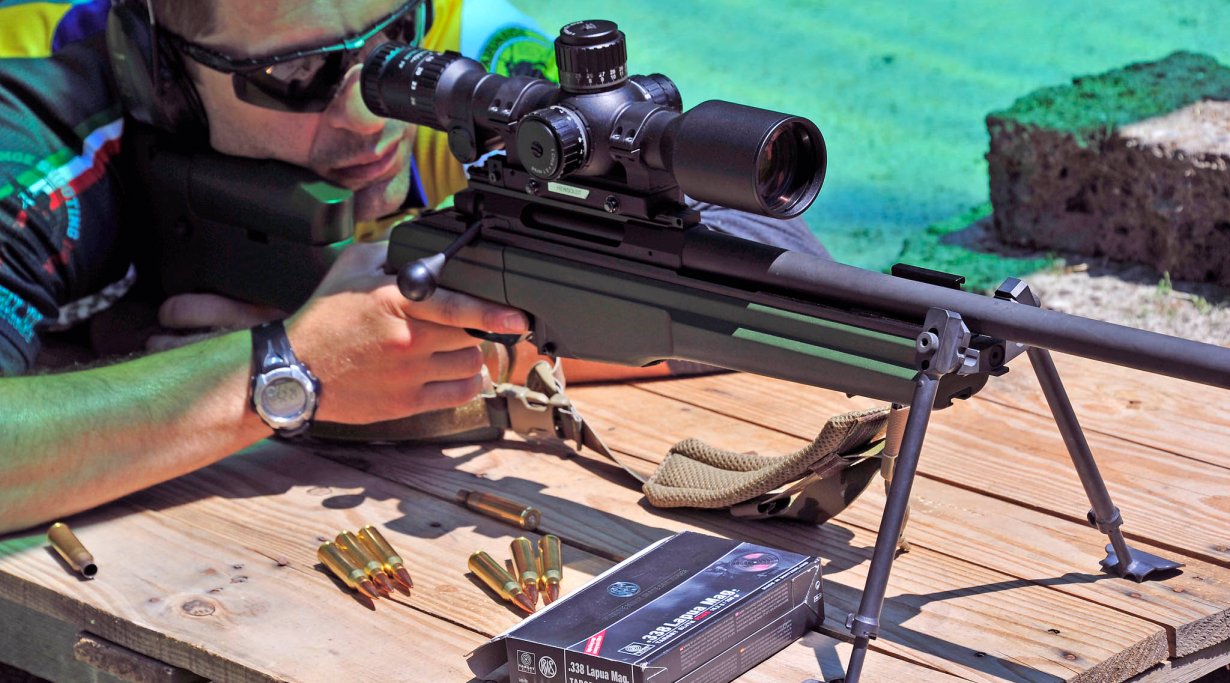 Das Hensoldt ZF 3,5-26 x 56 FF Zielfernrohr auf einem TRG42 in Kaliber .338 LM.