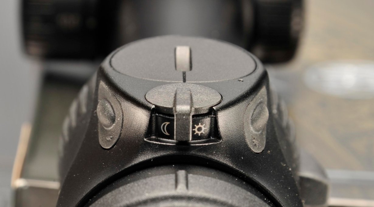 Swarovski Z6i 3-18x50 kann auf Tag- und Nachtbetrieb eingestellt werden.