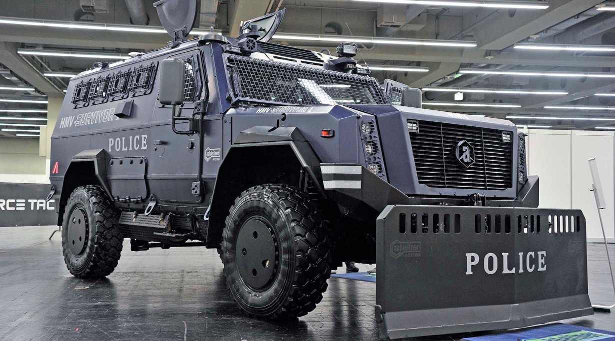 Achleitner Survivor Militärfahrzeug 