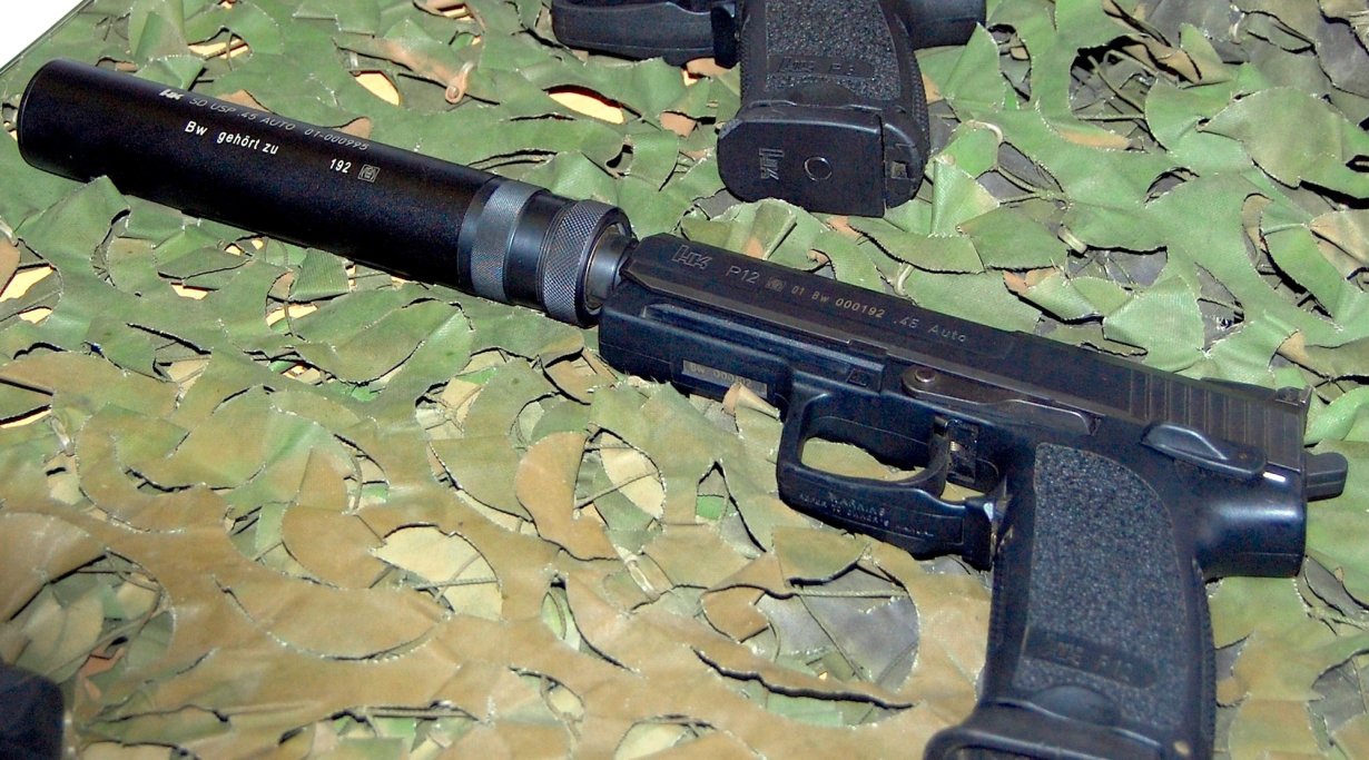 Tag der Bundewehr 2016: Heckler& Koch P12 11,43mm Pistole mit und ohne Schalldämpfer