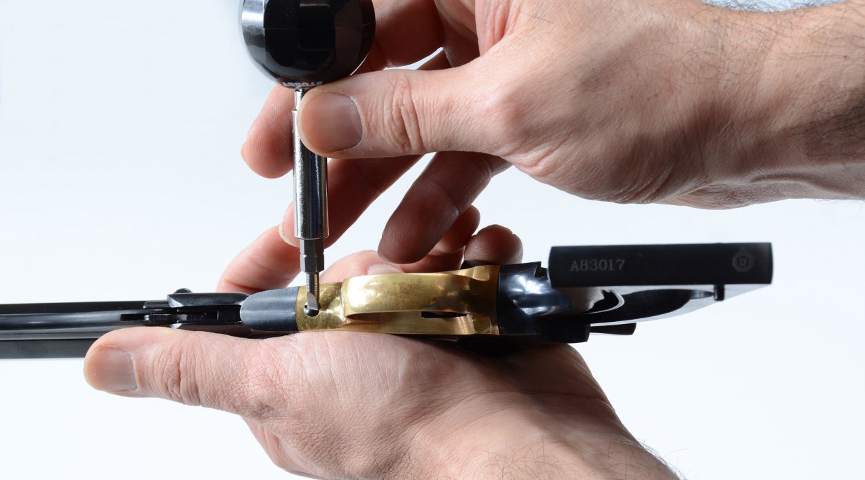 Entfernen des Abzugbügels   