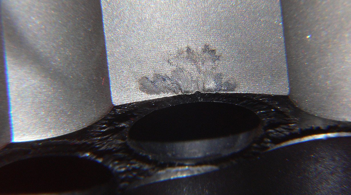 Außenseite der beschädigten Trommel