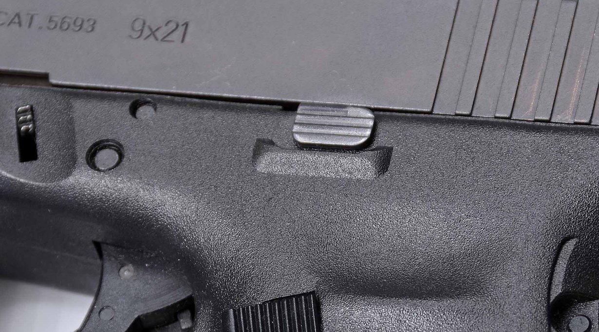 Technik - richtiges Zurückziehen des Pistolen-Schlittens