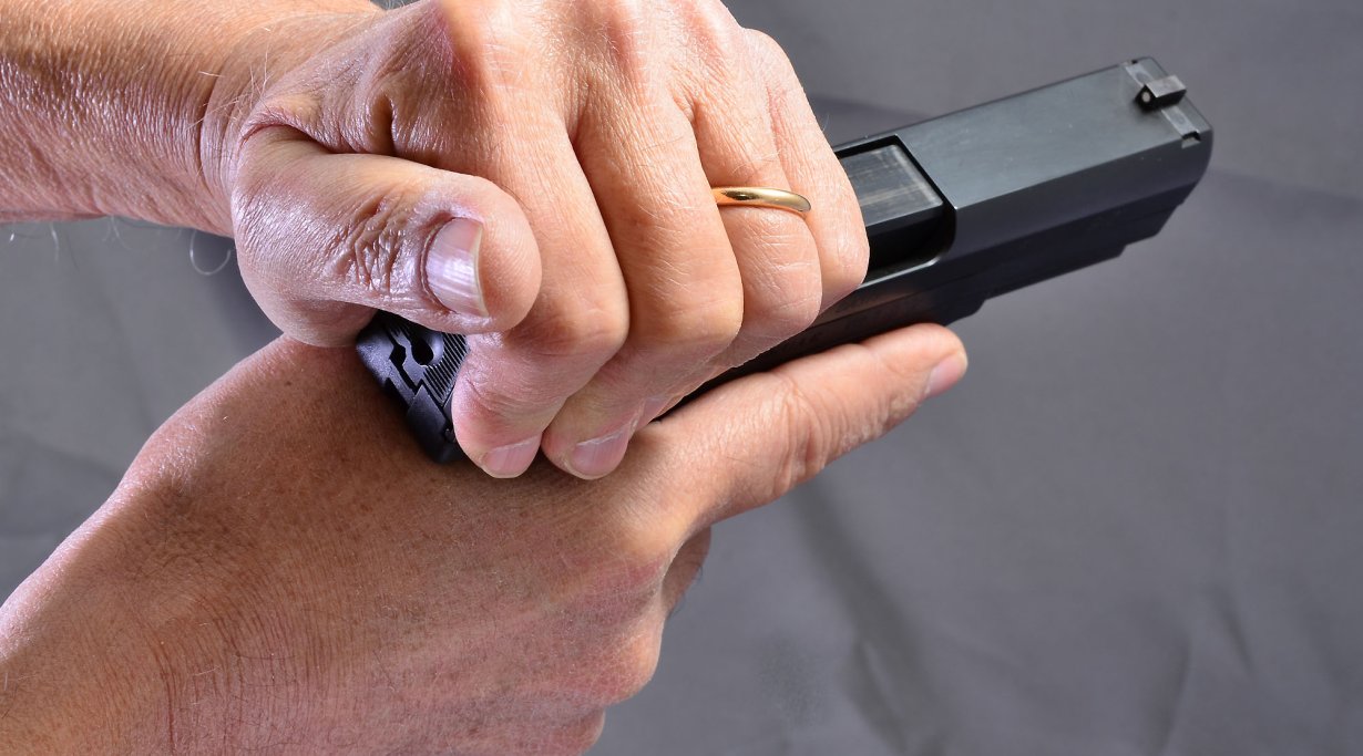 Technik - richtiges Zurückziehen des Pistolen-Schlittens