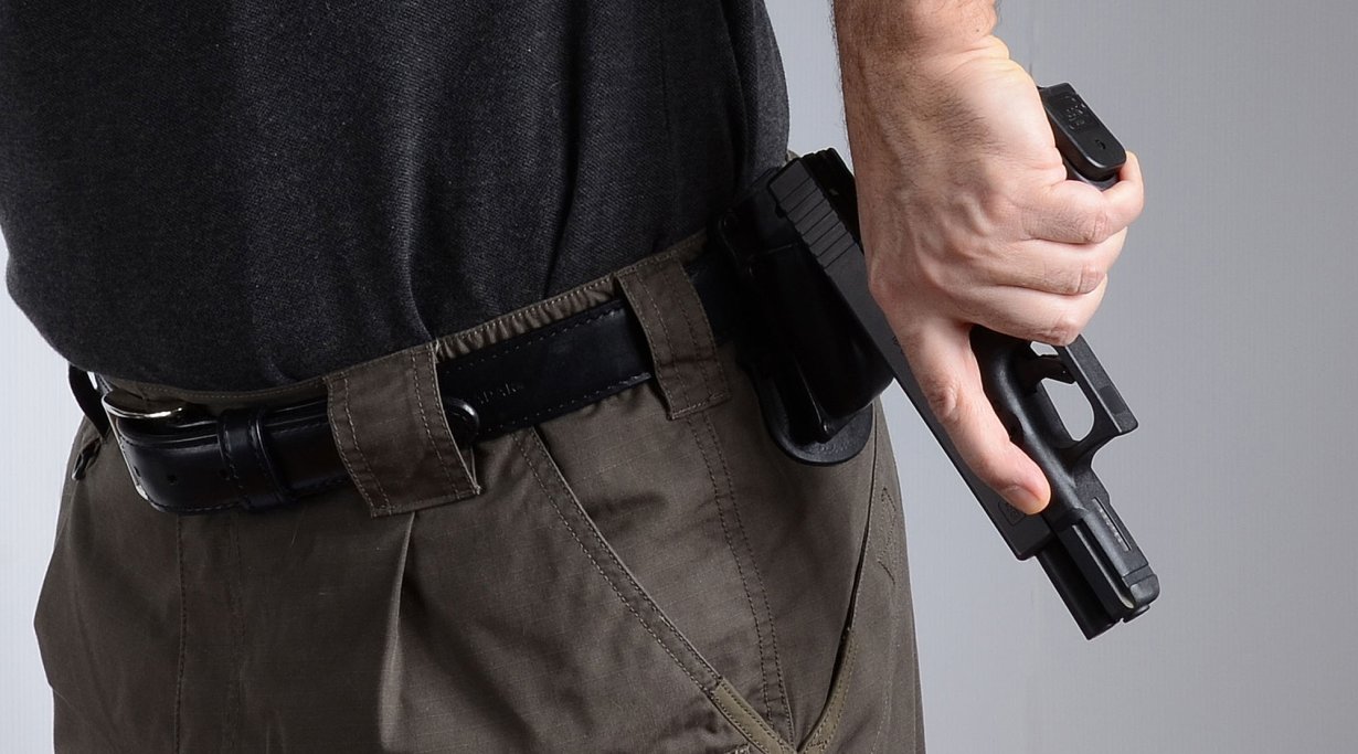 Technik - richtiges Zurückziehen des Pistolen-Schlittens