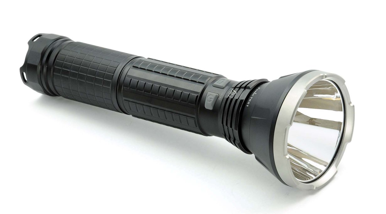 FENIX TK-61: Scheinwerfer im Taschenlampenformat
