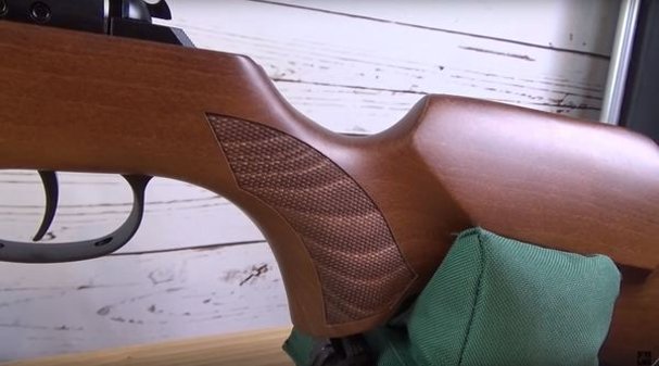 Einstellbarer T06 Präzisionsabzug und Pistolengriff am Luftgewehr DIANA 54 AirKing