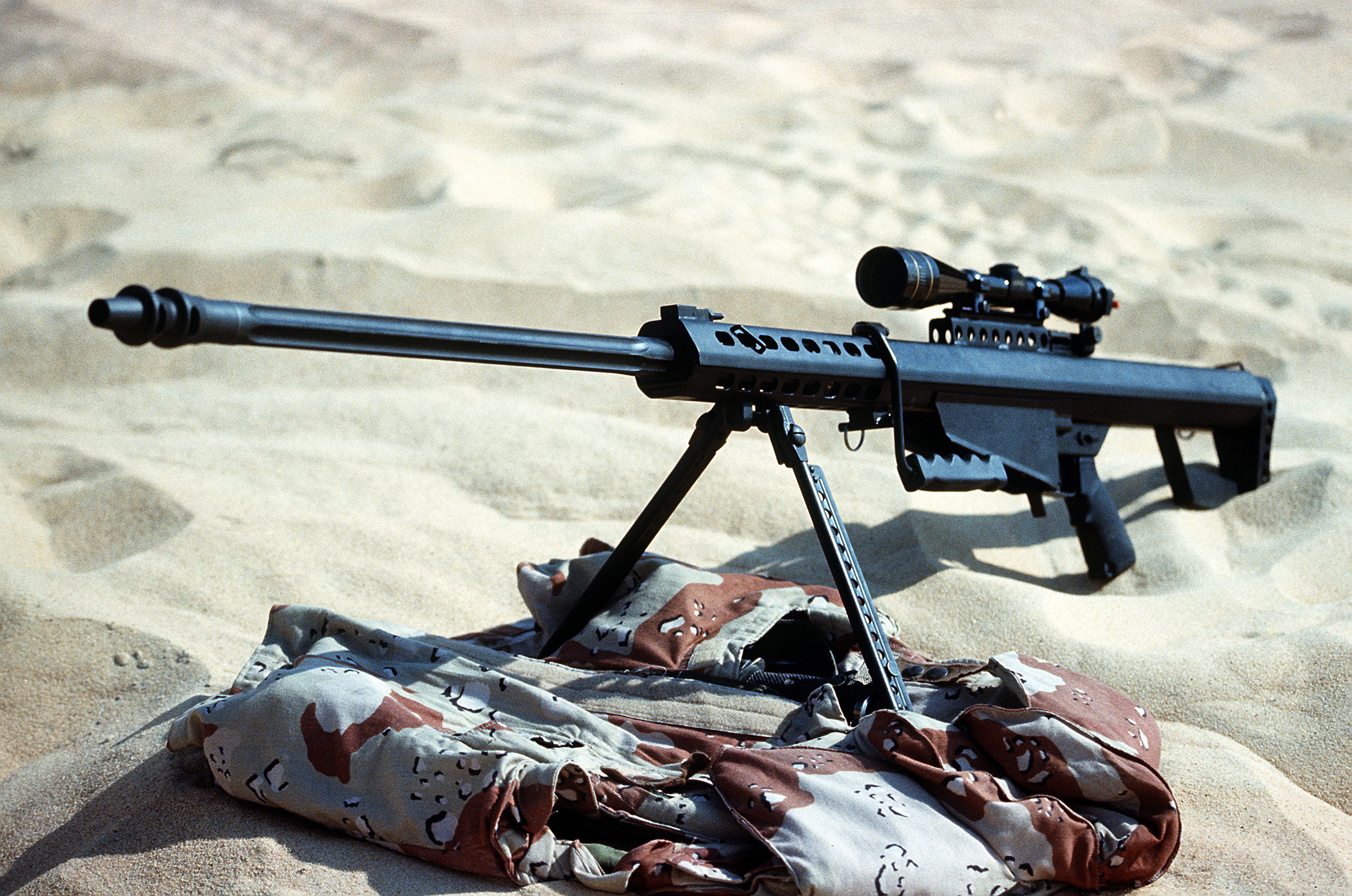 barrett: Barrett M107: 1000 Yards, 1 Schuss, 1 Treffer - stehend barrett: Barrett M107: 1000 Yards, 1 Schuss, 1 Treffer - stehend