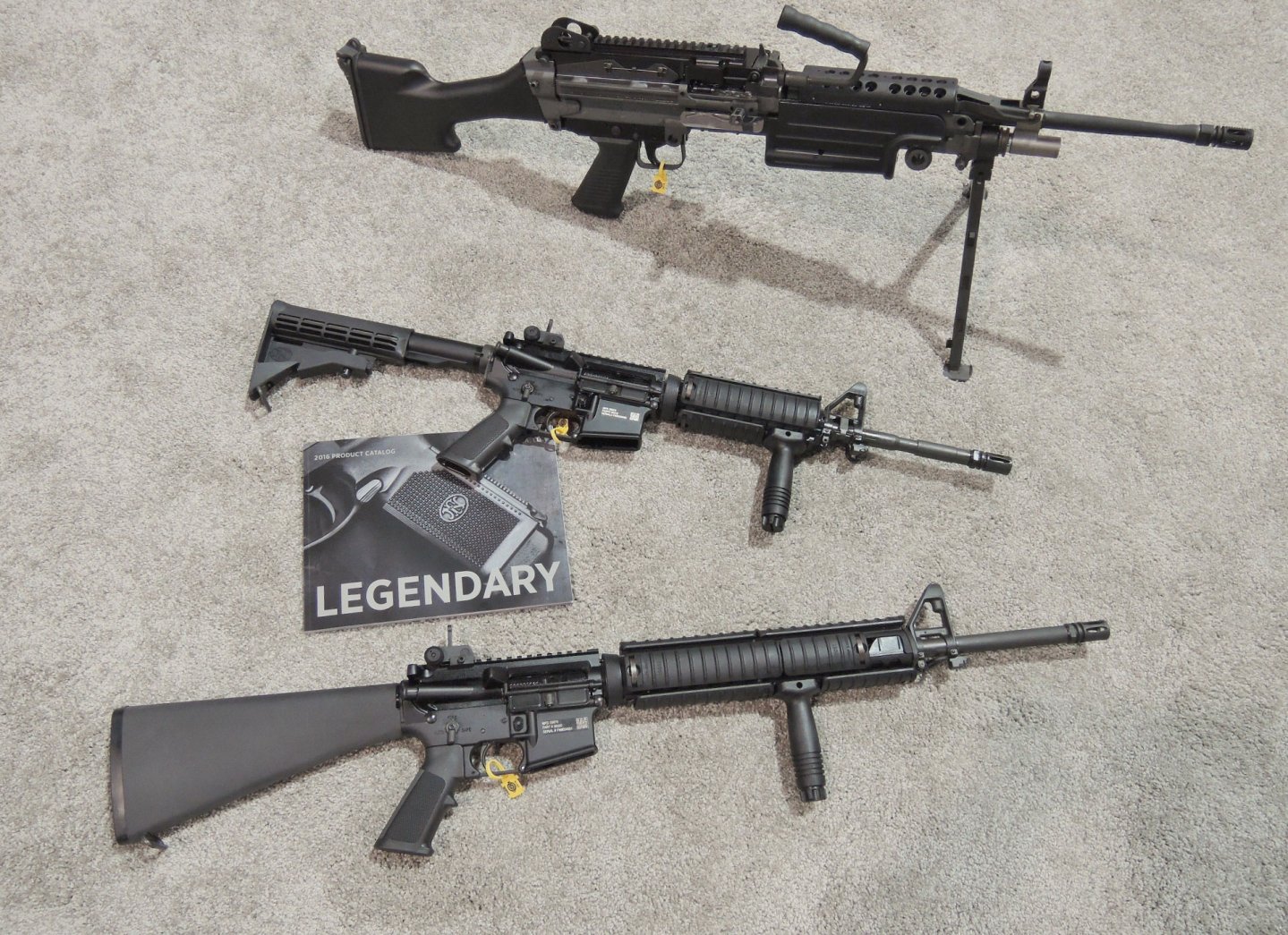 Die drei Waffen M16-A4, M4-A1 und M249 auf einem Bild.