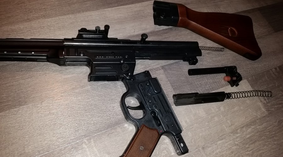 Zerlegen des GSG StG44 Schreckschussgewehrs