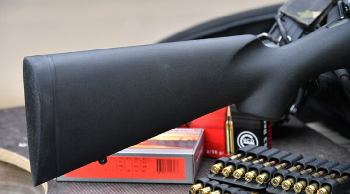 Test: Kimber 84M LPT Repetierbüchse in .223 Remington Pachmayr Gummischaftkappe an der Repetierbüchse Kimber 84M LPT