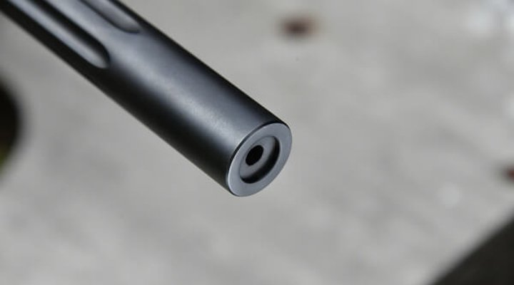 Test: Kimber 84M LPT Repetierbüchse in .223 Remington Mündung des gefluteten 22"-Bull-Laufs der Kimber 84M LPT