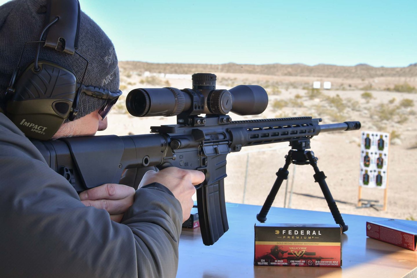 Savage Arms Selbstladebüchse MSR 15 in .224 Valkyrie Savage Arms MSR 15in .224 Valkyrie auf Bipod montiert