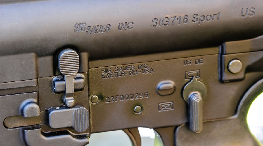 Magazinlöseknopf und Feuerwahlhebel