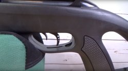 Test + Video: GAMO Coyote Black Pressluftgewehr Der zweistufige Abzug des Pressluftgewehrs GAMO Coyote Black.