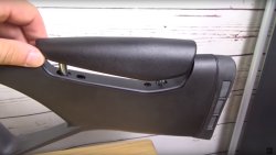 Test + Video: GAMO Coyote Black Pressluftgewehr Die Schaftbacke des GAMO Coyote Black ist in der Höhe verstellbar.