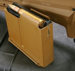 Accuracy International AX 50 ELR in .50 BMG Magazin der Accuracy International AX 50 ELR mit 10 .50 BMG Patronen