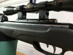 Test: mehrschüssiges Knicklauf-Luftgewehr GAMO Replay-10 MAXXIM Abzug und Zielfernrohr des Knicklauf-Luftgewehrs GAMO Replay-10 MAXXIM sorgen für für Präzision und Spaß auf dem Schießstand