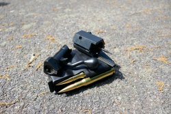 Bullpup-Repetierbüchse Barrett M95 im Kaliber .50 BMG: Mit dem großen 50er auf dem Schießstand Verschluss der M95 mit geladenem Magazin.