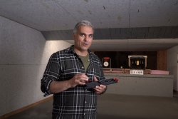 Deniz Kilic von MAK stellt die neuen Abzugssystem vor