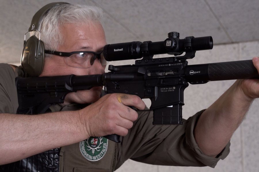 Jens Bork mit der Tippmann M4-22 Pro-S mi 12,5”/32 cm Lauf und und Kilic MaKguard Tippmann LTE Handschutz sowie Bushnell AR1 1-8x24 Zielfernrohr auf Leupold IMS-Blockmontage 