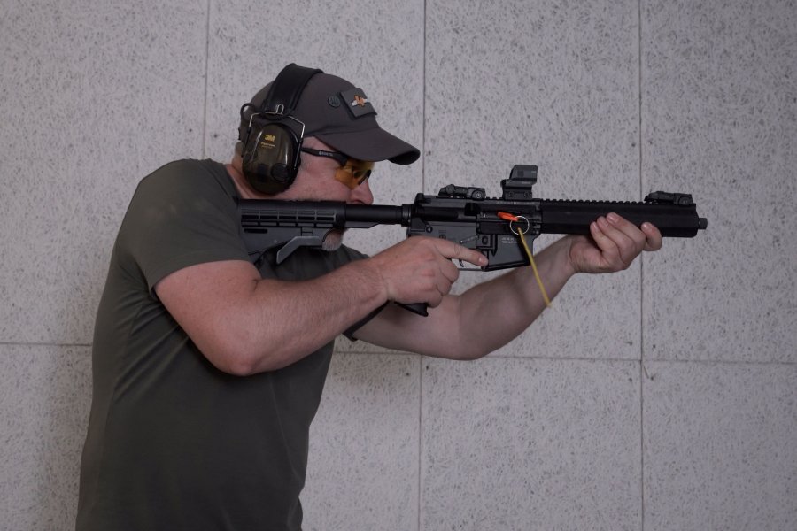Tippmann M4-22 Elite Alpha GS mit 11“/28 cm Lauf und Bushnell RXE-MR1-Enclosed Leuchtpunktvisier 