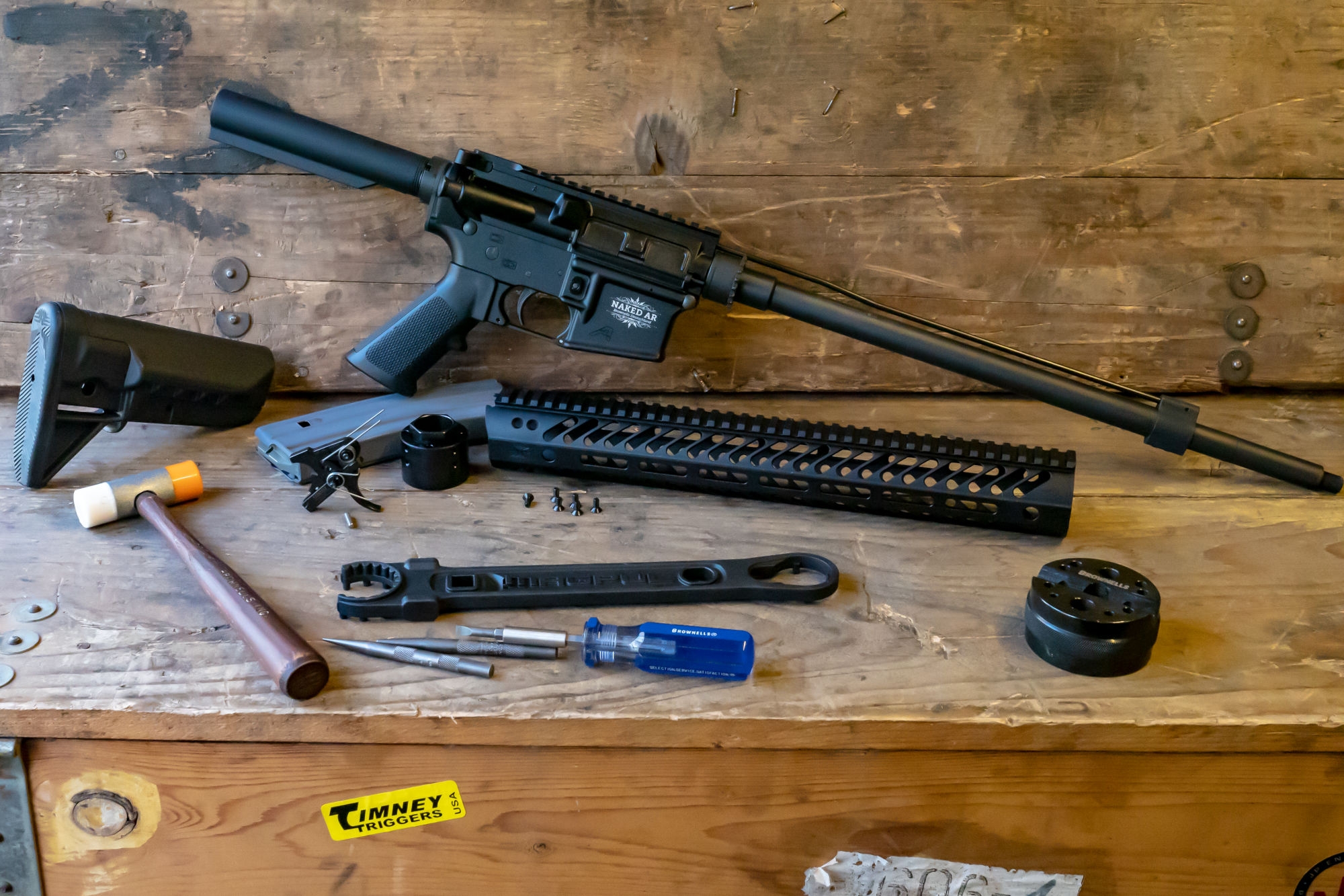 brownells: Worum handelt es sich beim Naked AR-15 von Brownells Deutschland? Wir stellen den AR-Baukasten vor. brownells: Worum handelt es sich beim Naked AR-15 von Brownells Deutschland? Wir stellen den AR-Baukasten vor.