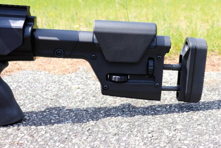 Das Bushmaster BA 50 in .50 BMG im Test: Geballte Energie, kombiniert mit präziser Kontrolle Ausgeschobene Schaftkappe der BA 50.