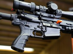 Bedienelemente der Haenel CR Selbstladebüchsen.