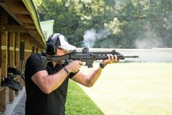 CZ Scorpion EVO 3 S1 in 9 mm Luger im Test – Was kann der Pistolenkarabiner? Man schießt mit CZ Scorpion EVO 3 S1.