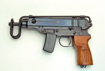 CZ Scorpion EVO 3 S1 in 9 mm Luger im Test – Was kann der Pistolenkarabiner?  SA VZ.61 Maschinenpistole von links.