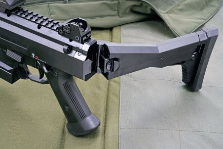 CZ Scorpion EVO 3 S1 in 9 mm Luger im Test – Was kann der Pistolenkarabiner? Abgeklappte Schulterstütze des Scorpion EVO 3 S1.