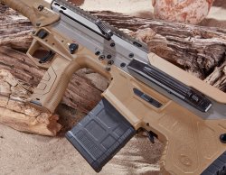 Bullpup-Halbautomat im Test: Das Desert Tech MDR in .308 Winchester Magazin und Schacht der MDR.