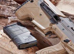 Bullpup-Halbautomat im Test: Das Desert Tech MDR in .308 Winchester P Mag außerhalb der Waffe.