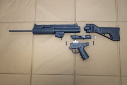 German Sport Guns GSG-16 und GSG-16 Sport in .22 Long Rifle im Praxistest Die GSG-16 Sport in zerlegtem Zustand.