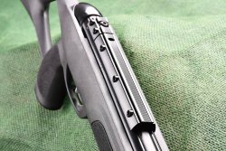 Gamo Roadster IGT 10X Gen 2: Wie performt das Druckluftgewehr mit Magazin im Praxistest? 11-mm-Schiene auf dem Gamo Roadster IGT 10X Gen 2