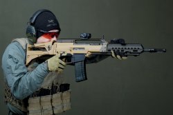 Heckler & Koch G36-Zivilversionen Das HK 243 TAR mit schwarzem AR-Magazin.