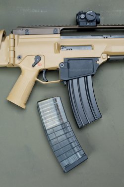 Montierter AR-Schacht am HK 243 TAR HK 243 TAR mit montiertem AR-Schacht.