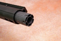 HERA Arms AR-15 C Sport in .223 Remington: Die extra-kurzen Selbstlader im Test  HERA-Arms-AR-15-C-Sport-Linearkompensator-detail